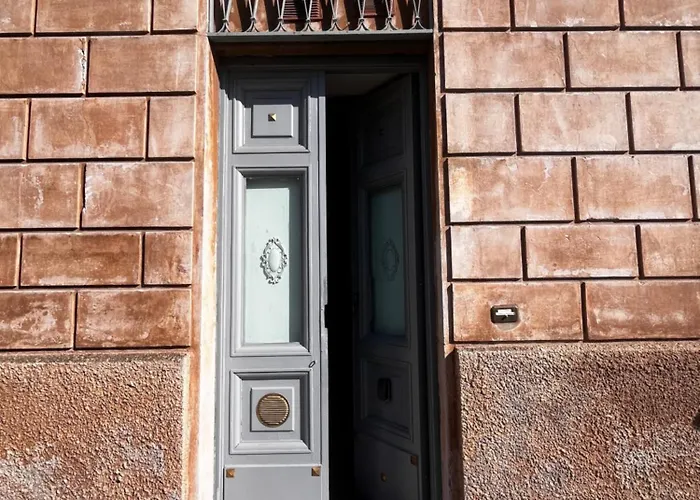 Domus Almapetra Ai Fori Imperiali Rom