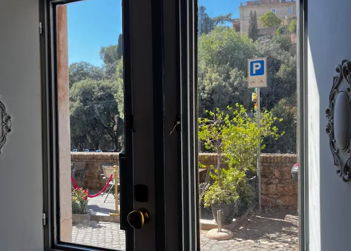 Domus Almapetra Ai Fori Imperiali * Rom